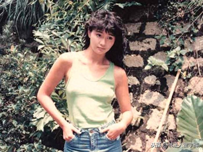 惊鸿一瞥，浪漫旖旎不可方物，一代女星张曼玉15张老照片欣赏