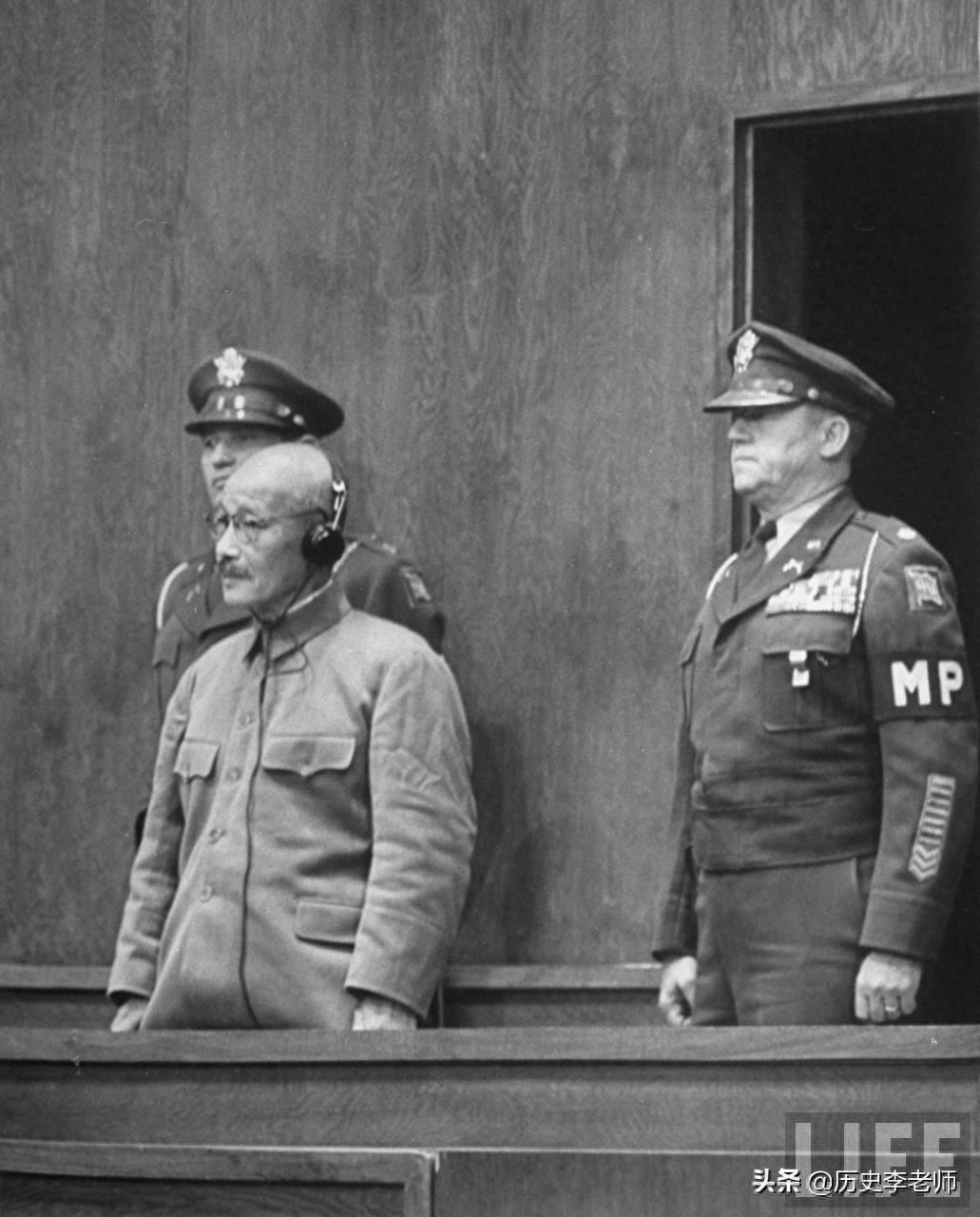 战争狂魔东条英机伏法全过程：临死前双腿颤抖，图9被绞死的瞬间