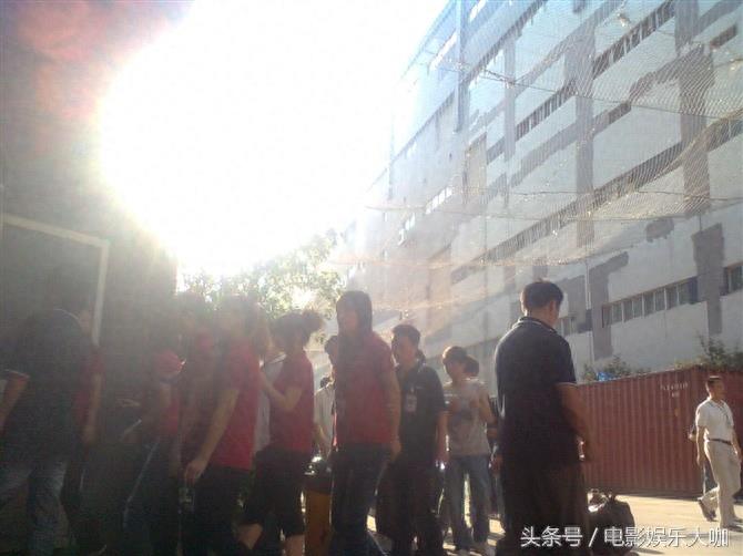 实拍：富士康流水线工人的一天