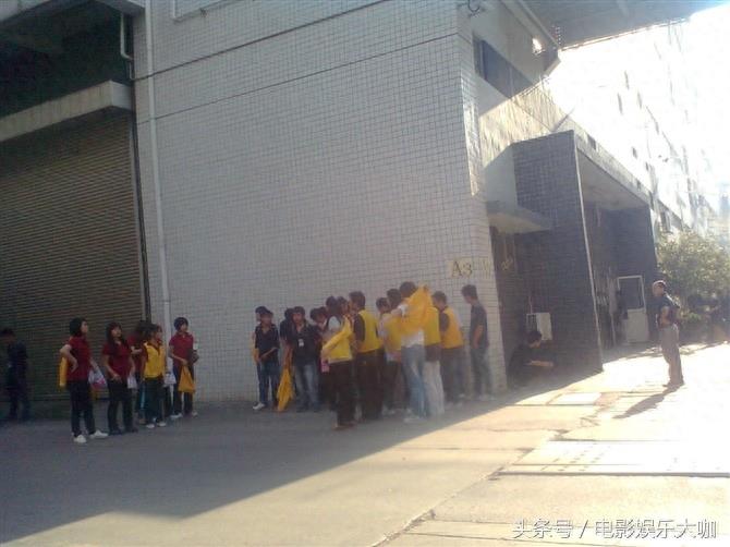 实拍：富士康流水线工人的一天