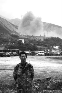 ​河南一记者持续十年为汶川地震十户失子家庭拍合影