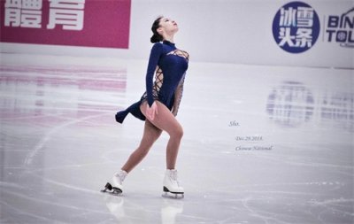 ​十年搭档被拆对，职业巅峰无奈退役，花滑名将于小雨如今过得怎样