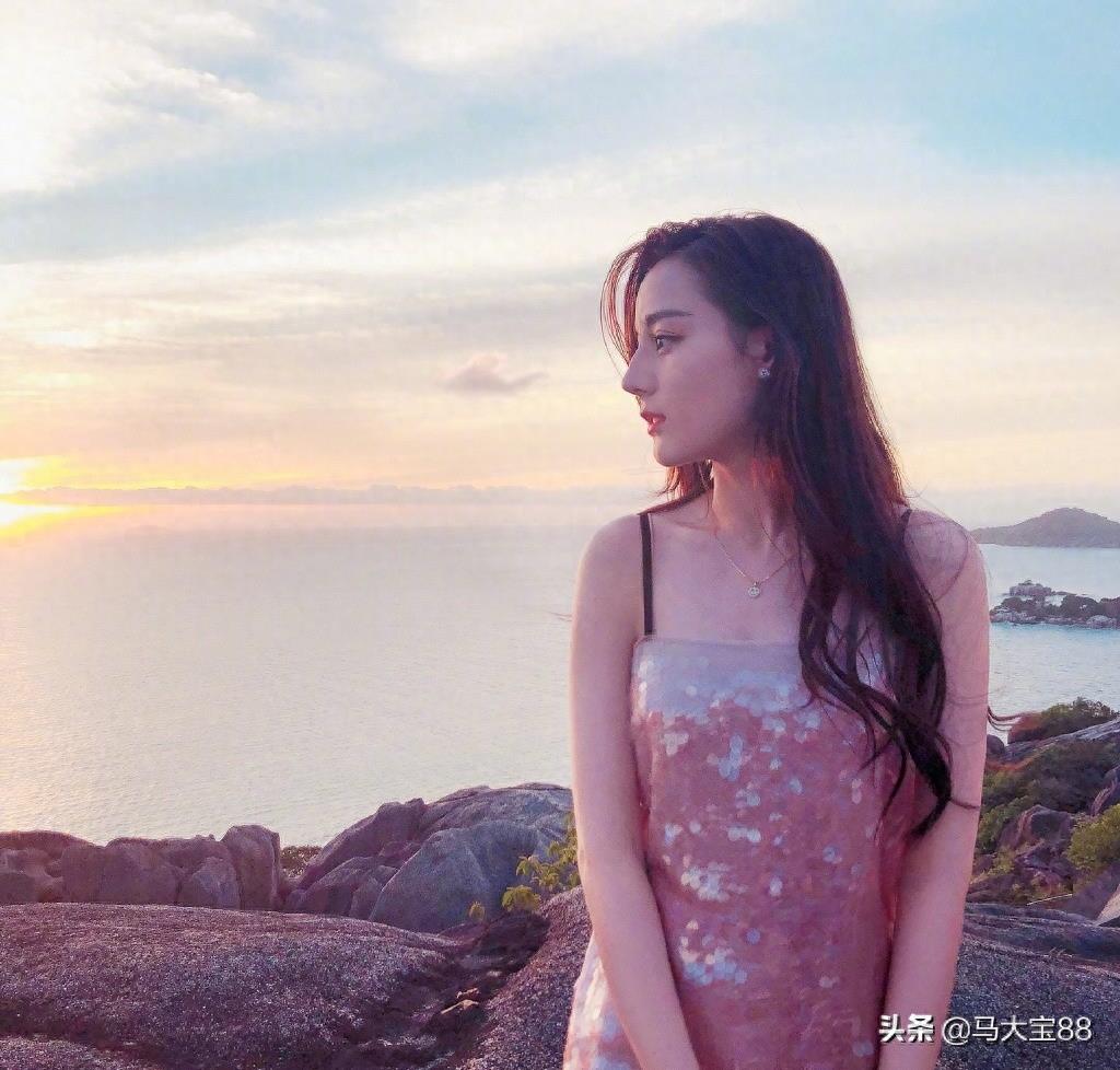 迪丽热巴头像图片 唯美夕阳背影侧颜头像