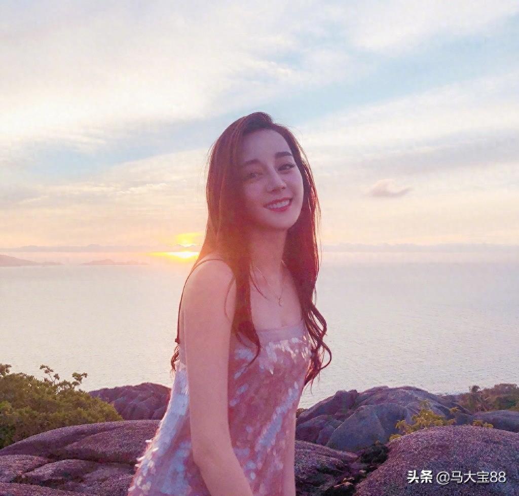 迪丽热巴头像图片 唯美夕阳背影侧颜头像