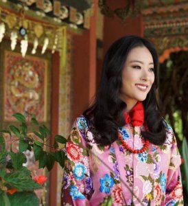 ​不丹四公主生日宴会照曝光！全体现代装太惊艳，驸马各个高大帅气