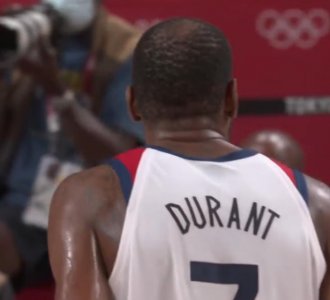 ​美国男篮奥运会四连冠，杜兰特连续三次夺冠，戈贝尔输球后哭了