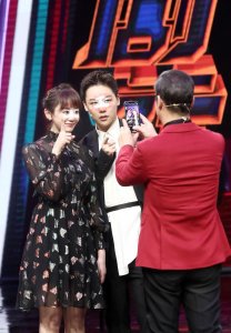 ​《还珠格格》她演紫薇温柔动人，印花纱裙化京剧妆，少女感十足