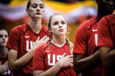 ​美国篮球美女海莉-范-利特(组图)