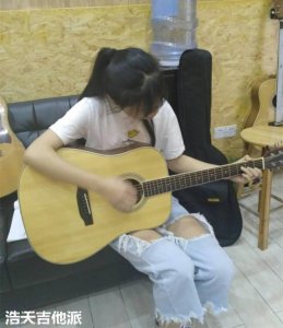 ​自学吉他能学会吗？说下当年我们自学吉他的囧经历？！