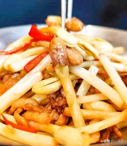 ​餐厅“花生芽炒肉丝”卖火做法，口感清甜爽口，很多人做错这步