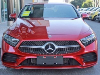 ​气场强大，原来《都挺好》中明玉的座驾是这款奔驰，来一起欣赏