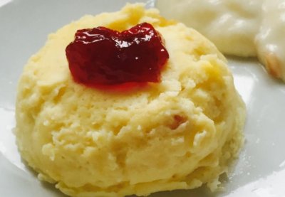 ​1个鸡蛋，1碗面粉，1瓶酸奶，2分钟做一份蛋糕，简单又美味