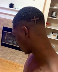 ​再见菠萝头！马刺21岁盆栽哥变平头，自曝儿时曾遭遇性侵和虐待