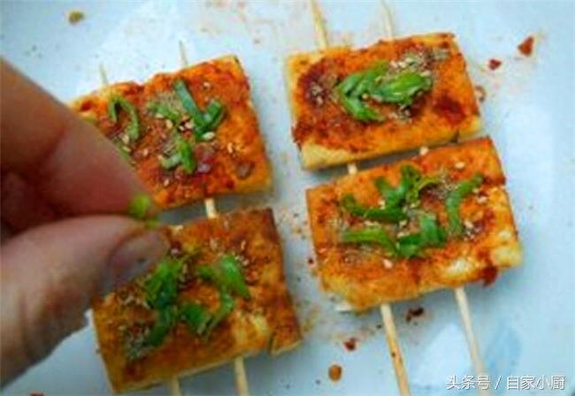 在家也能吃出烧烤味——香辣烧烤豆腐串