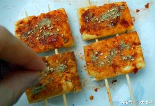 在家也能吃出烧烤味——香辣烧烤豆腐串