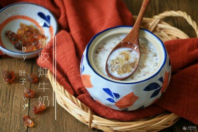 ​桃胶炖牛奶的做法