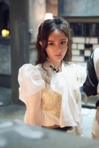 ​《密室大逃脱》杨幂新剧照曝光 歌剧造型美中带飒