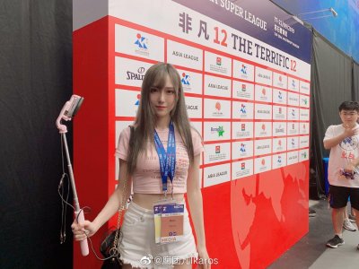 ​腐团儿再晒COS照，这次没露腿却收获满满好评，身材太好了