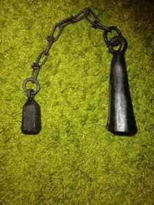 ​古代俄罗斯人的武器实物-连枷，外表似秤砣，但能轻松砸碎骨头