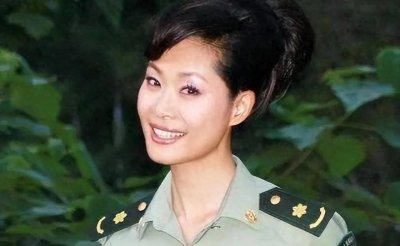 ​58岁于文华现状：与丈夫住农村，穿着朴素赶大集,享受田园生活