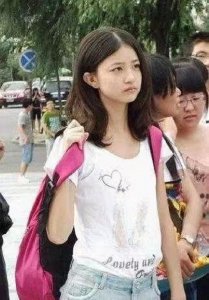 ​古早美女网红入职中石化！清华博士校花，凭素颜照获封内地沈佳宜