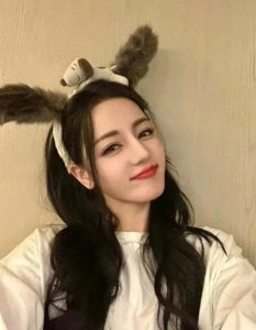 ​萌翻天！迪丽热巴四宫格捂脸照曝光，网友直呼可爱到爆！