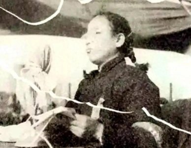 ​1966年，谭厚兰不听劝，带头捣毁孔林，45岁因癌症病逝，一生未婚