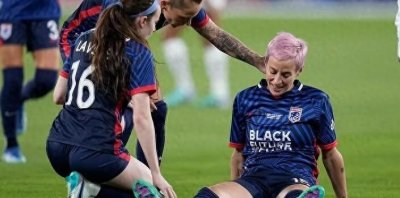 ​不走运，美国女足传奇拉皮诺埃生涯告别战遭遇跟腱断裂