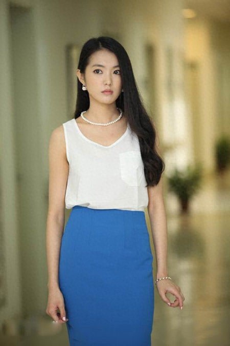 申珉熙不仅有窈窕的身材，文静淡雅的气质也十分惹人喜爱