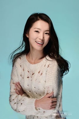 申珉熙不仅有窈窕的身材，文静淡雅的气质也十分惹人喜爱