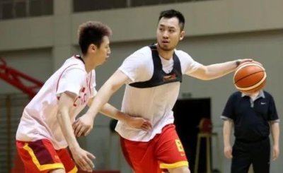 ​16年奥运会，中国男篮阵容都有谁？多人遭遇大伤，有人成为经纪人
