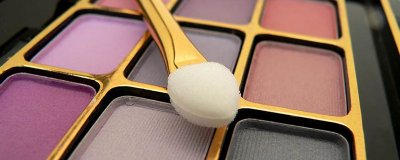 ​眼影能够当腮红吗