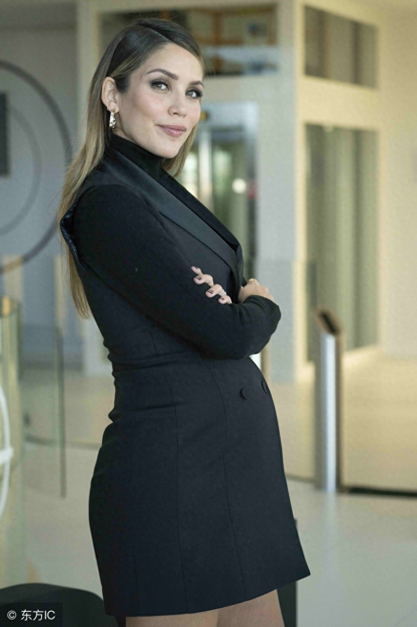 罗莎娜·萨内蒂刚到30，还没生娃，结婚才三个月就显老了