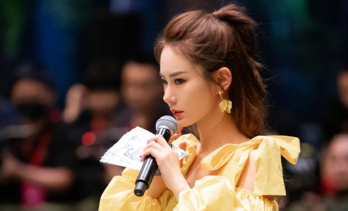 戚薇简介个人资料（“富婆”戚薇，古董香水收藏家，进口矿泉水冲奶粉，她是有何底气）