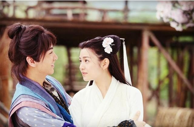 陈晓男左女右（9年后看陈晓赵丽颖两人的人生大不同）