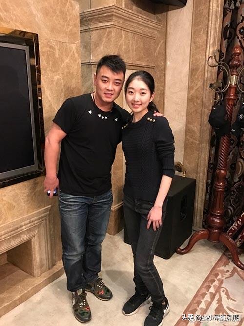 樊振东，天才型运动员，李子君宣布恋情后，为何他却登上热搜榜？