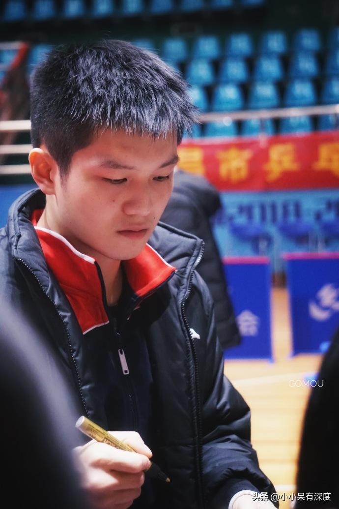 樊振东，天才型运动员，李子君宣布恋情后，为何他却登上热搜榜？