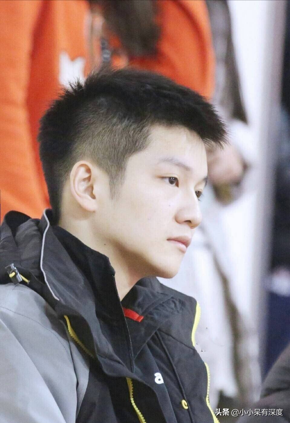 樊振东，天才型运动员，李子君宣布恋情后，为何他却登上热搜榜？