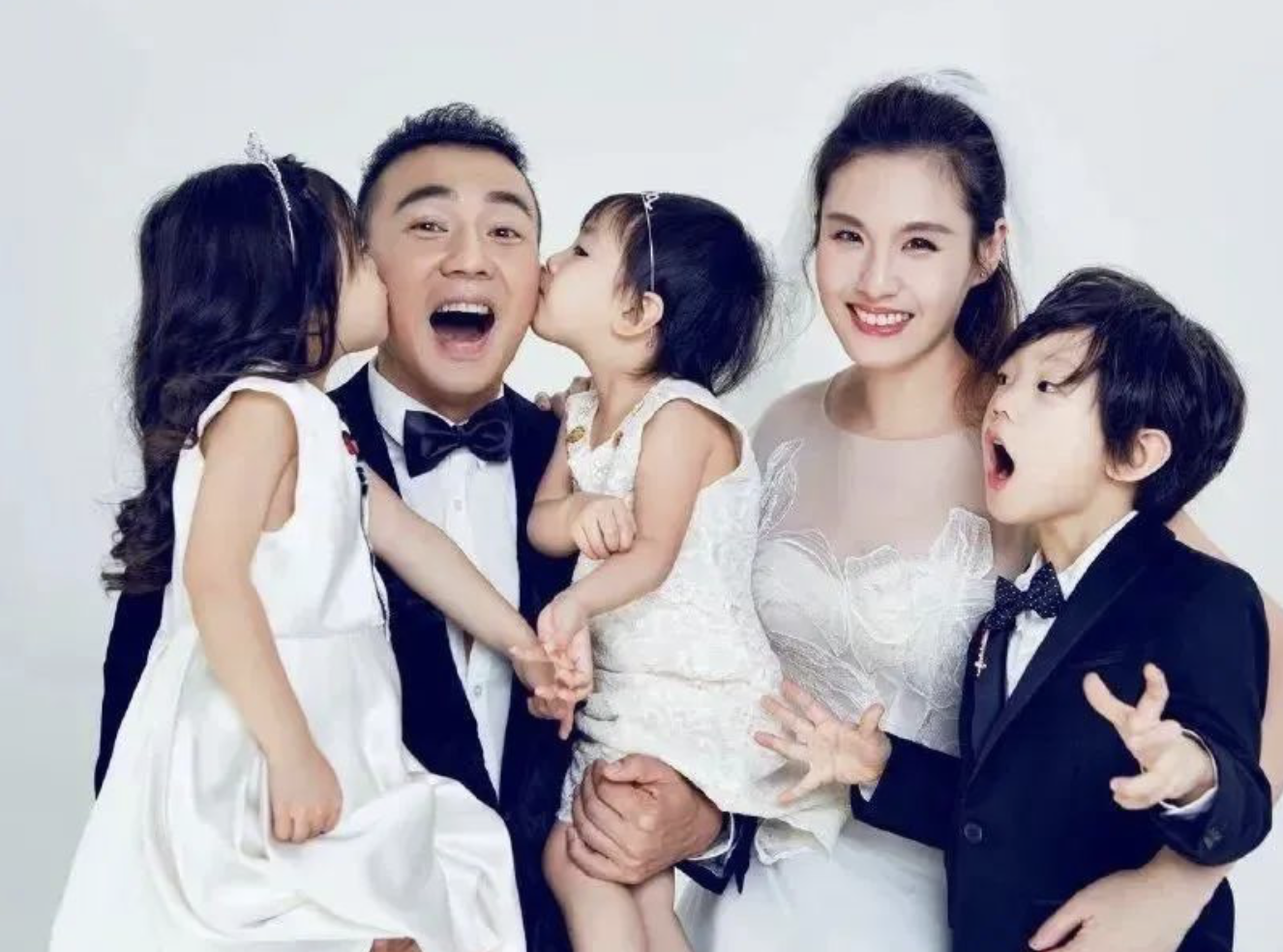 刘畊宏个人资料简介及家世（刘畊宏：出道32年终爆红，妻子美艳家庭幸福，他活成了人生赢家）