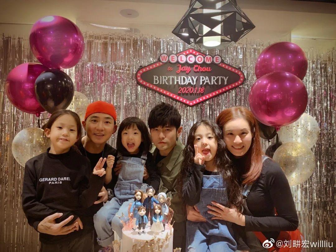 刘畊宏个人资料简介及家世（刘畊宏：出道32年终爆红，妻子美艳家庭幸福，他活成了人生赢家）