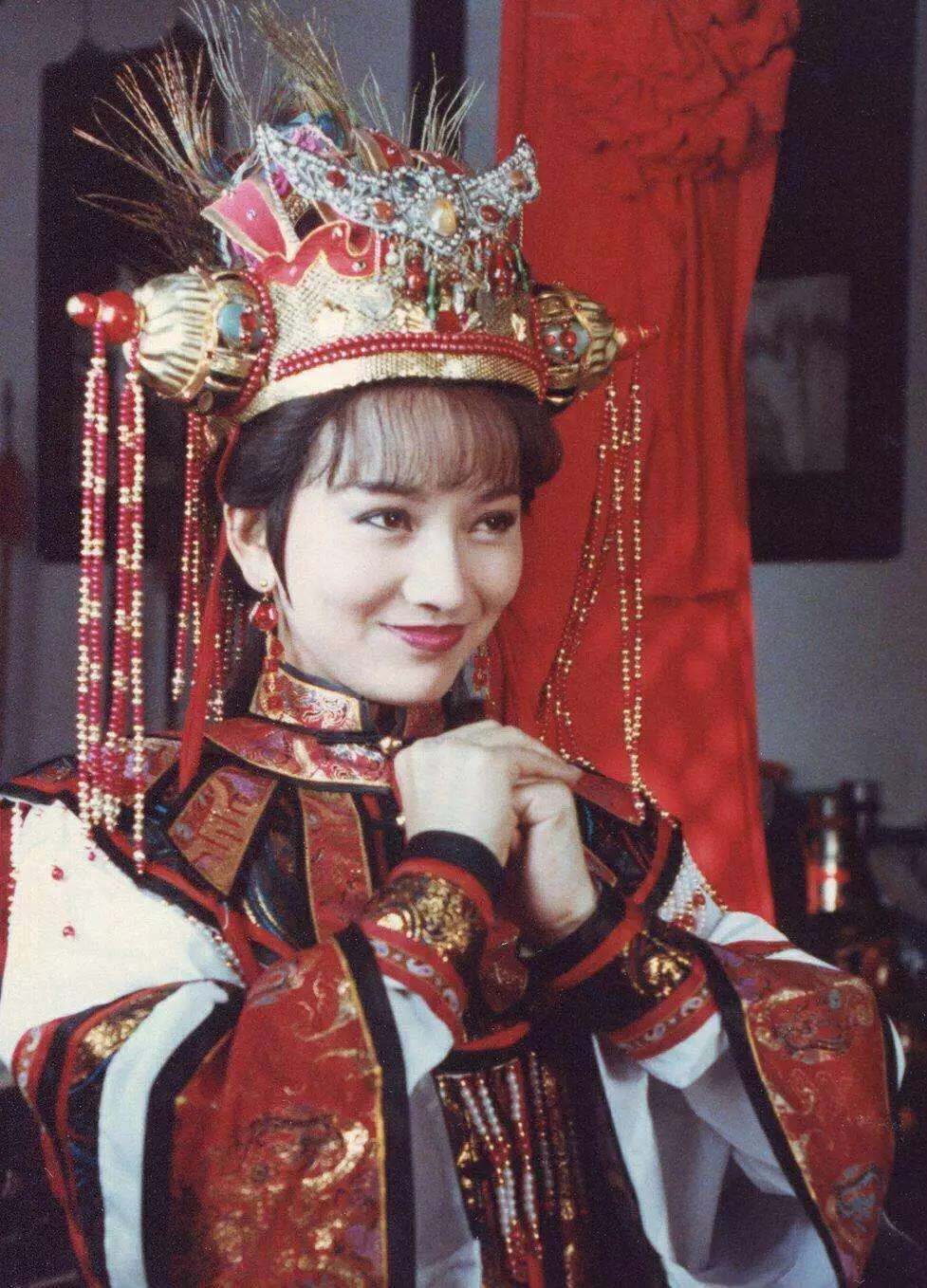 赵雅芝简历个人资料简介（“贵妇”赵雅芝：3个孩子2个爸，被吴君如揭老底，68岁仍话题不断）