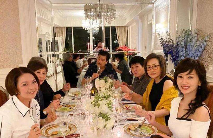 赵雅芝简历个人资料简介（“贵妇”赵雅芝：3个孩子2个爸，被吴君如揭老底，68岁仍话题不断）