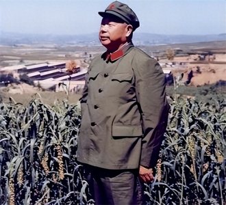 ​1937年，陈锡联越级提拔一传令兵当排长，36年后其职务却远超自身