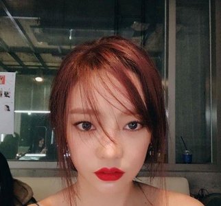 ​具荷拉晒照化妆状态好 疑走出阴霾准备复出