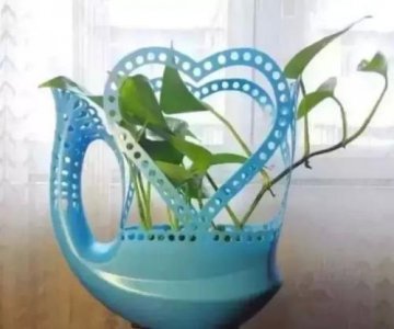 ​洗衣液桶变花盆，花样还挺多，闲着没事来练练手