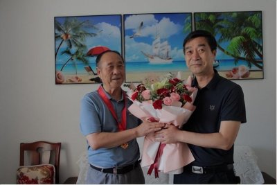 ​淳化法院赵光耀院长走访慰问老党员