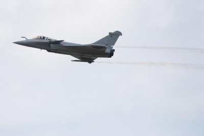 ​亚裔美国人购枪量激增；法国军机飞抵南太平洋