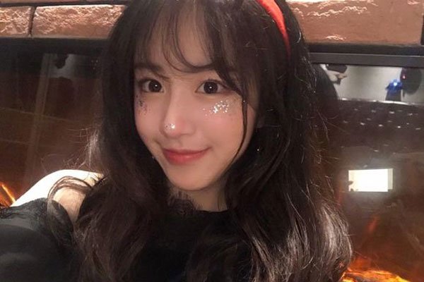 深圳包露佳的个人资料 这位小姐姐还玩抖音哦