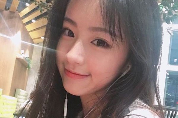 深圳包露佳的个人资料 这位小姐姐还玩抖音哦