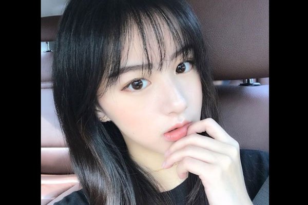 深圳包露佳的个人资料 这位小姐姐还玩抖音哦